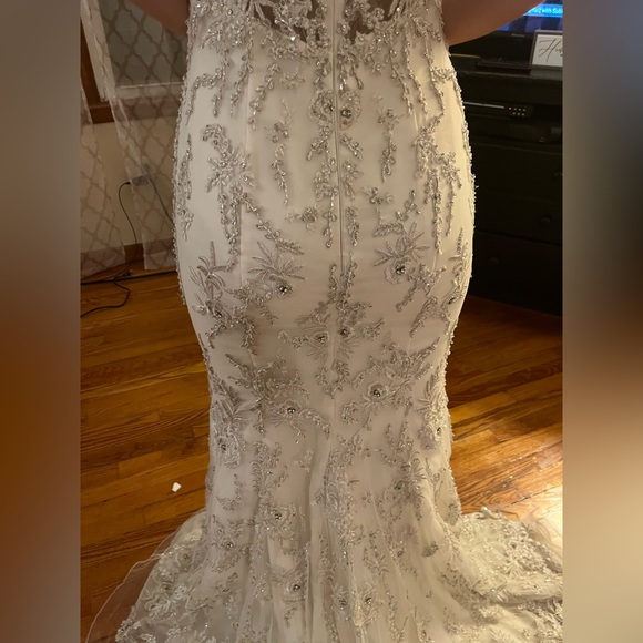 Bought this dress and chose a different one instead. Only worn while trying on - Picture 2 of 9